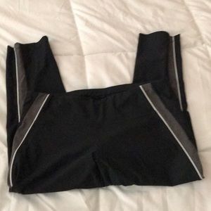 Knee length leggings black